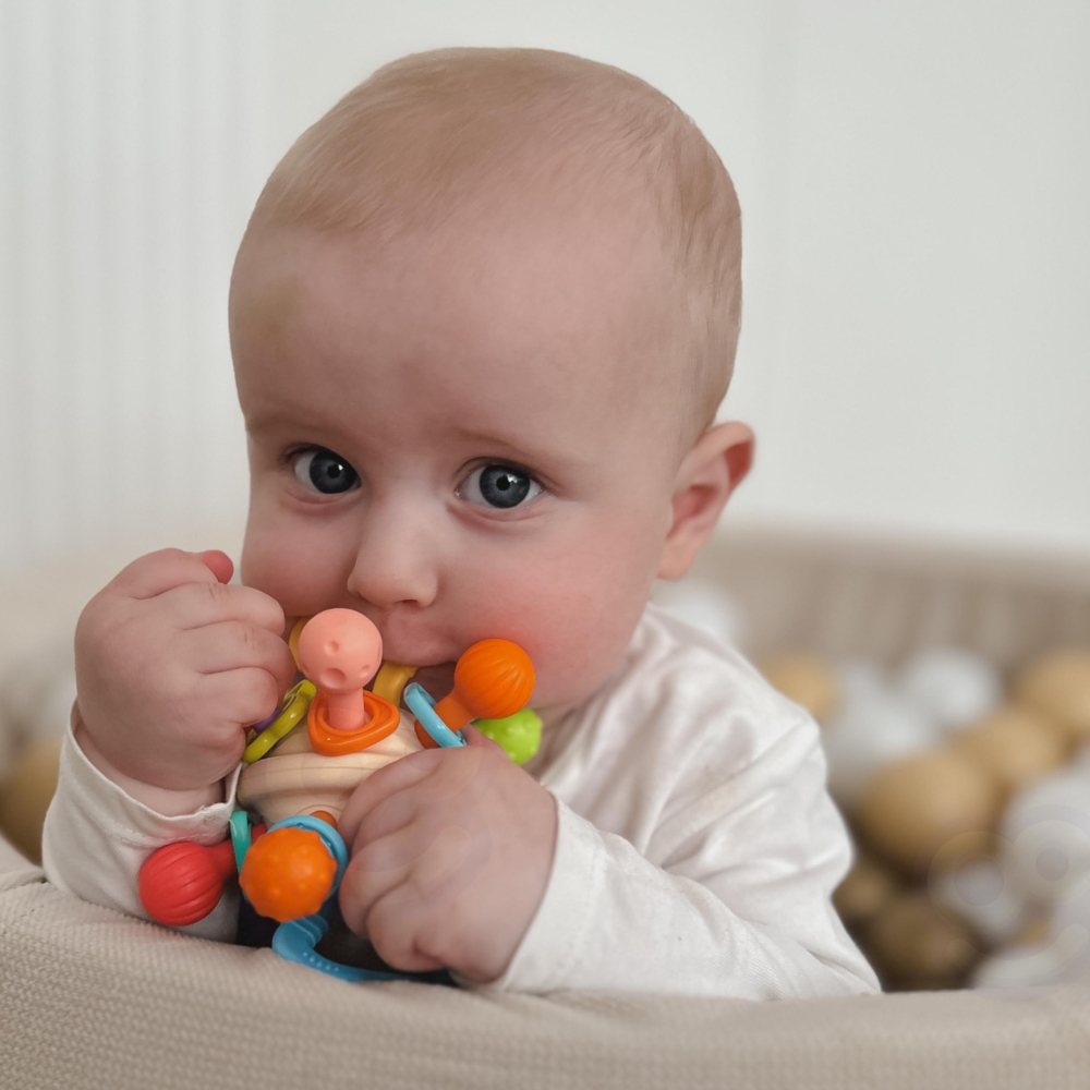 Minkštas barškutis 2in1 WOOPIE BABY sensorinis žaislas kūdikiams 0m+-Žaislai, Kūdikiams, Barškučiai, kramtukai-e-vaikas