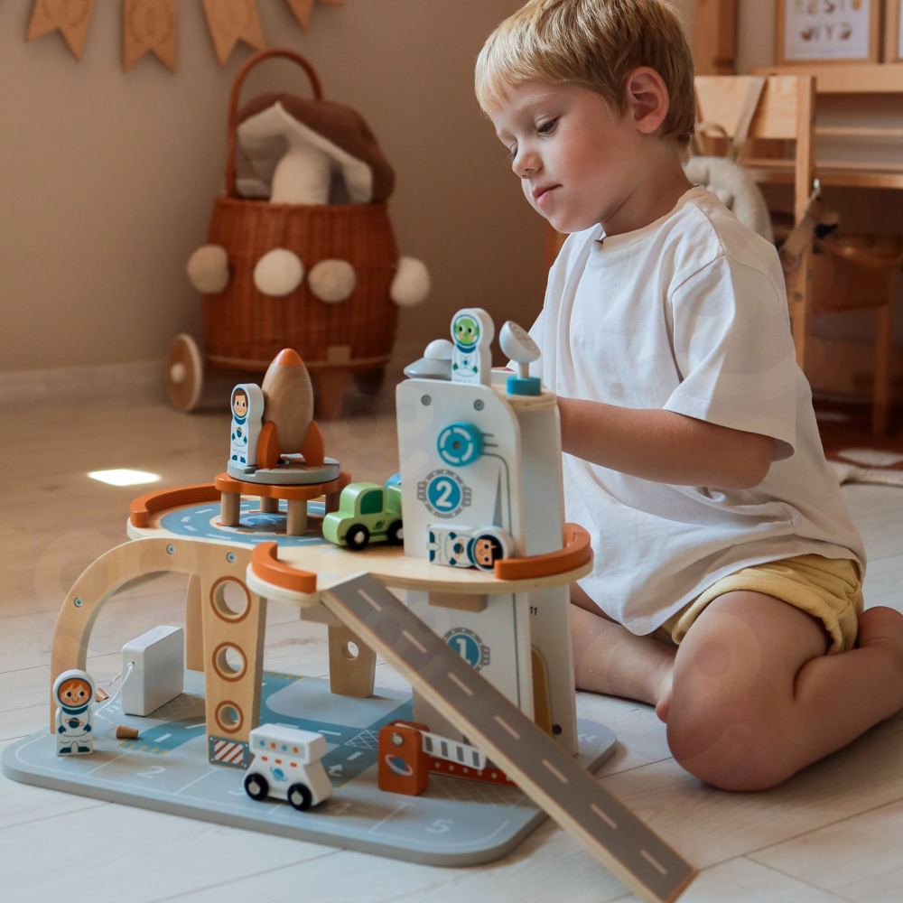 Medinė kosmoso stoties automobilių stovėjimo aikštelė TOOKY TOY-Žaislai, Auto ir transporto žaislai, Garažai, trasos ir kita-e-v