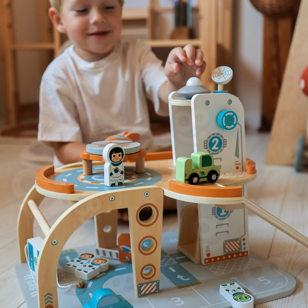 Medinė kosmoso stoties automobilių stovėjimo aikštelė TOOKY TOY-Žaislai, Auto ir transporto žaislai, Garažai, trasos ir kita-e-v