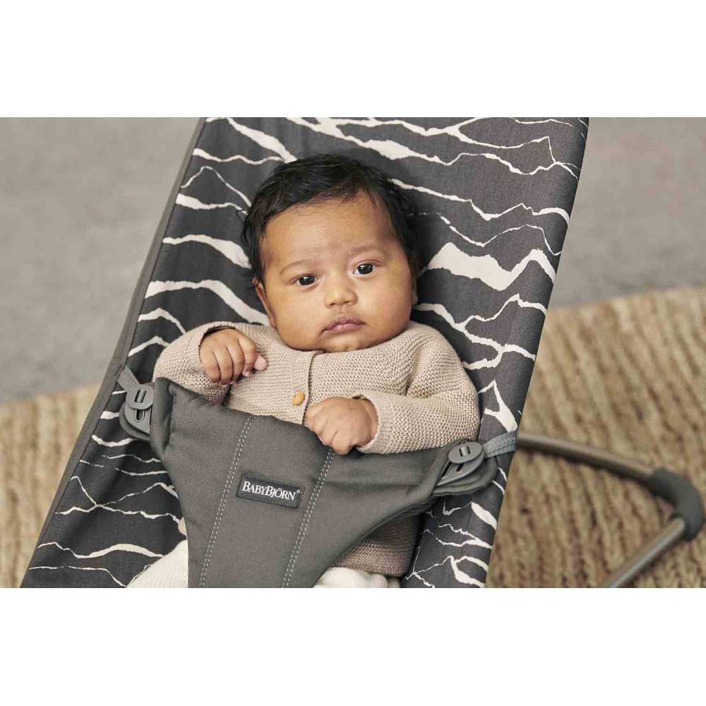 Gultukas BabyBjörn Bliss COTTON, Anthracite Landscape Print-Miegui, Gultukai ir sūpynės-e-vaikas