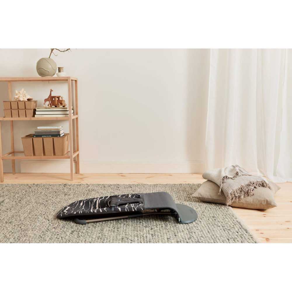 Gultukas BabyBjörn Bliss COTTON, Anthracite Landscape Print-Miegui, Gultukai ir sūpynės-e-vaikas