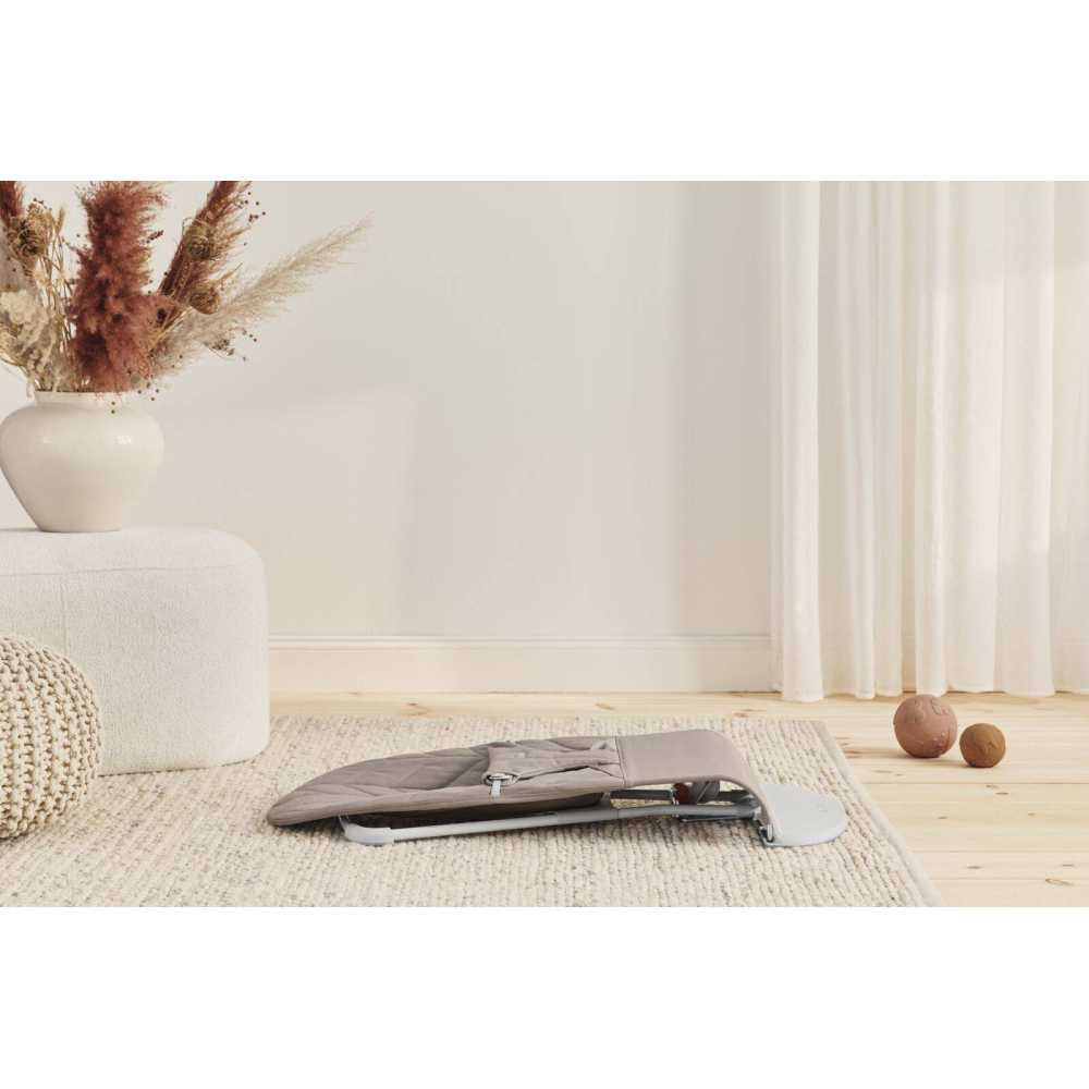 Gultukas BabyBjörn Bliss Woven, Petal Quilt Sand Grey-Miegui, Gultukai ir sūpynės-e-vaikas