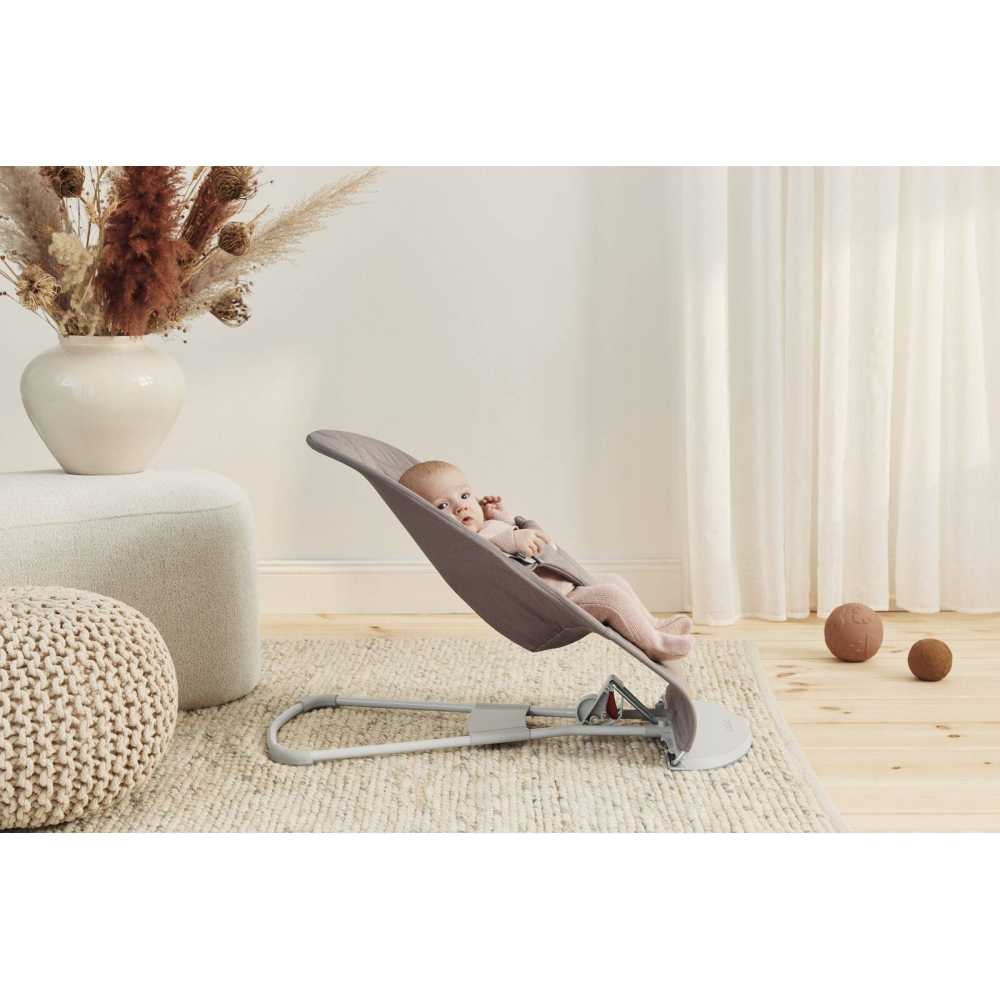 Gultukas BabyBjörn Bliss Woven, Petal Quilt Sand Grey-Miegui, Gultukai ir sūpynės-e-vaikas