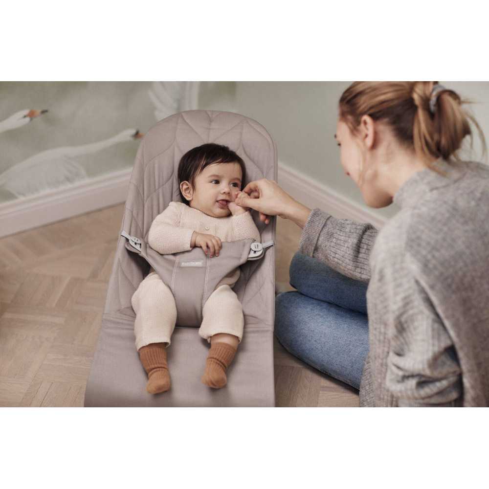 Gultukas BabyBjörn Bliss Woven, Petal Quilt Sand Grey-Miegui, Gultukai ir sūpynės-e-vaikas
