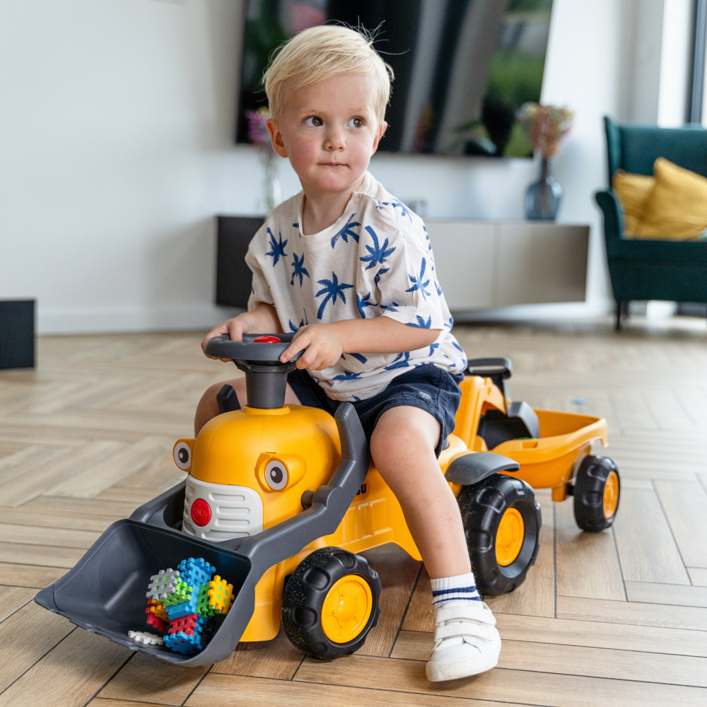 FALK Komatsu Ride-on Tractor with Excavator Bucket and Trailer					