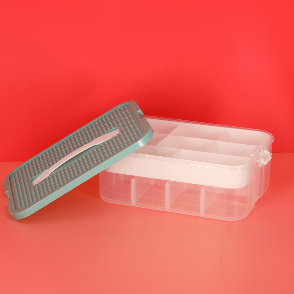 Plastikinė dėžutė su organizatoriumi ir dangteliu