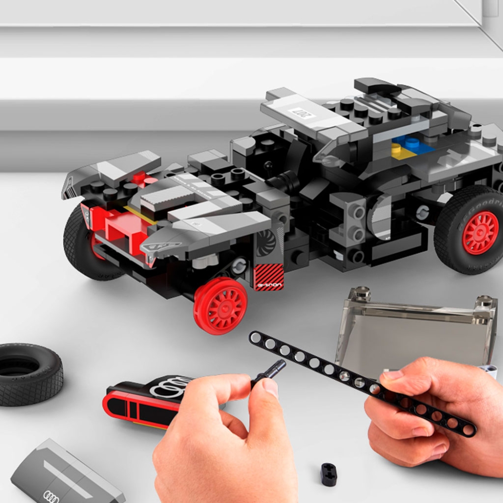Konstruktorius Rastar car 10120 Audi RS Q e-tron 1:30 blokai 376el.