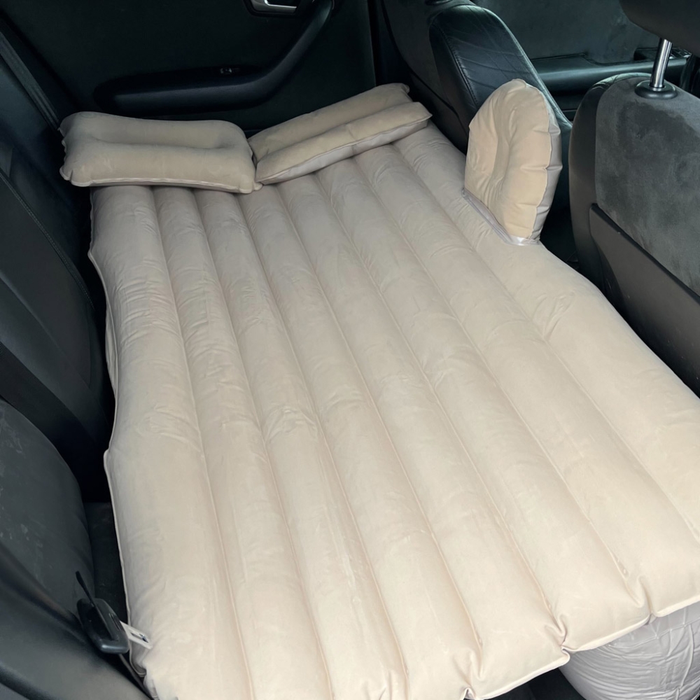 Pripučiamas automobilinės lovos čiužinys + pompa smėlio spalvos