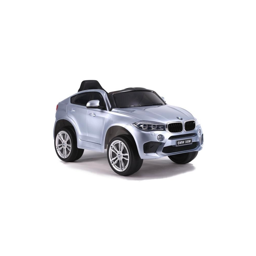 Elektromobilis BMW X6, lakuotas sidabro spalvos