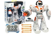 Nuotoliniu būdu valdomas R/C robotas šaudo raketas