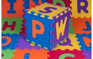 Mata Sensoryczna z 26 Puzzli Alfabet dla dzieci 10m+ Wyjmowane litery + Pianka EVA + Różne faktury