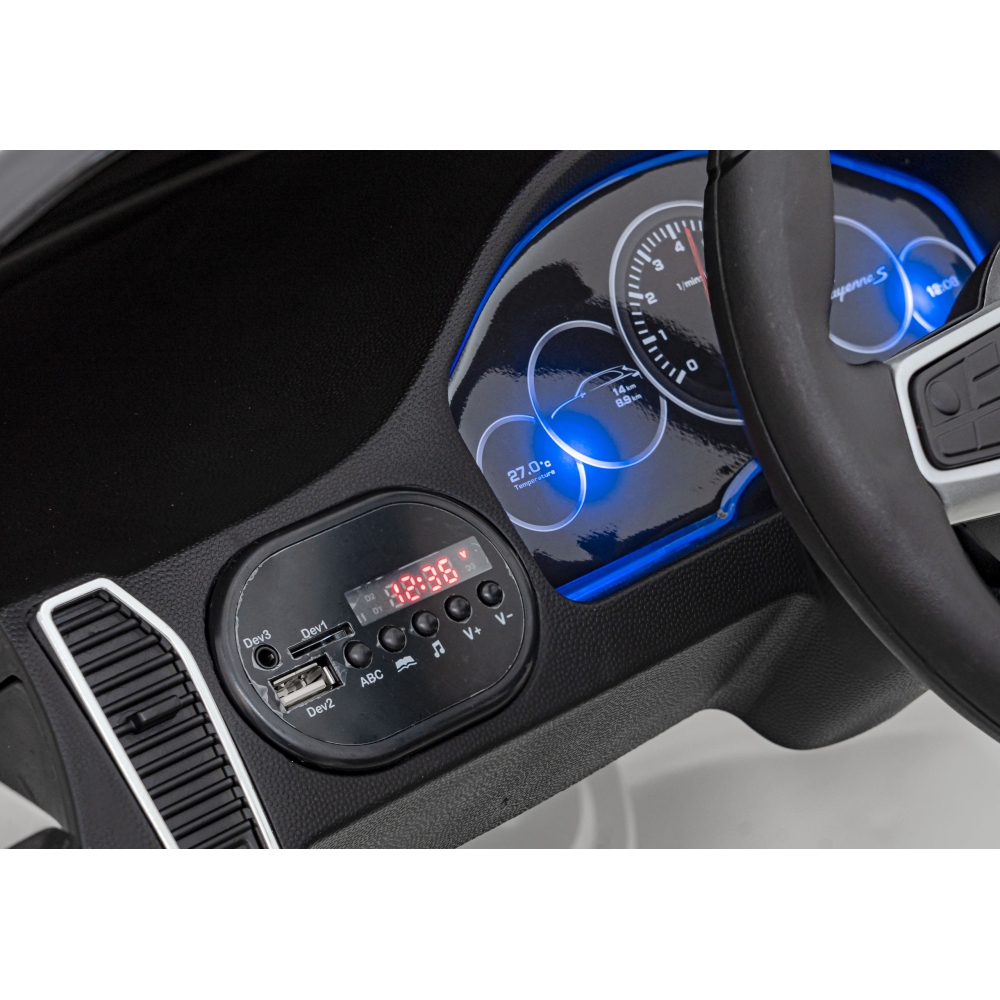 Elektromobilis Porsche Cayenne S, lakuotas baltas-Elektromobiliai vaikams, Visureigiai-e-vaikas