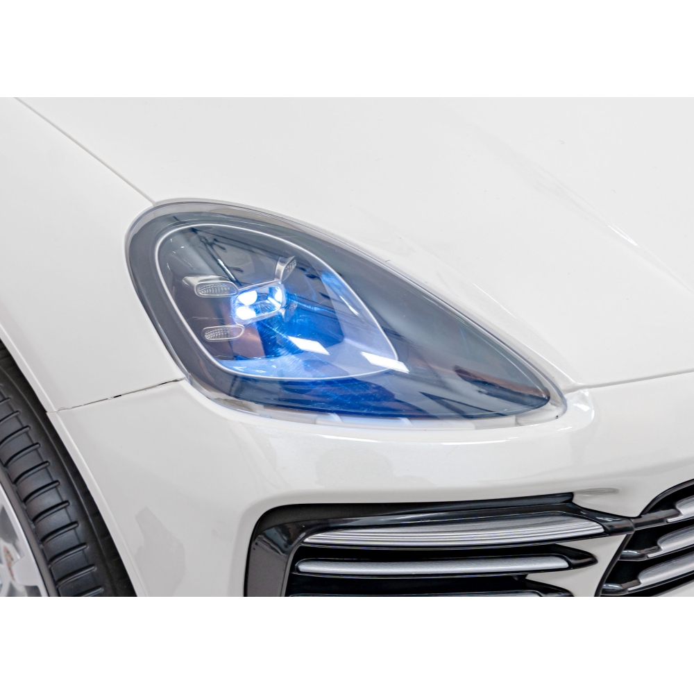 Elektromobilis Porsche Cayenne S, lakuotas baltas-Elektromobiliai vaikams, Visureigiai-e-vaikas