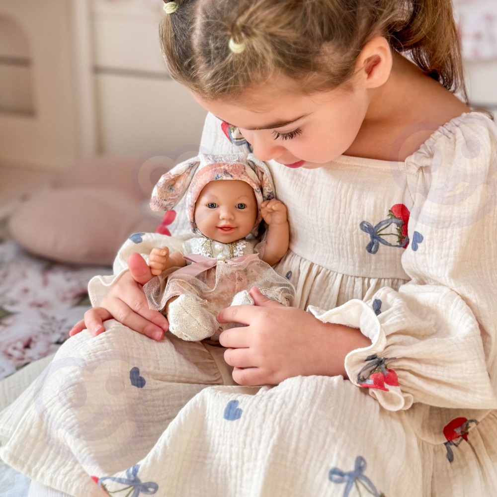 WOOPIE ROYAL Lalka Bobas 24 cm w Sukience i Czapeczce Króliczka