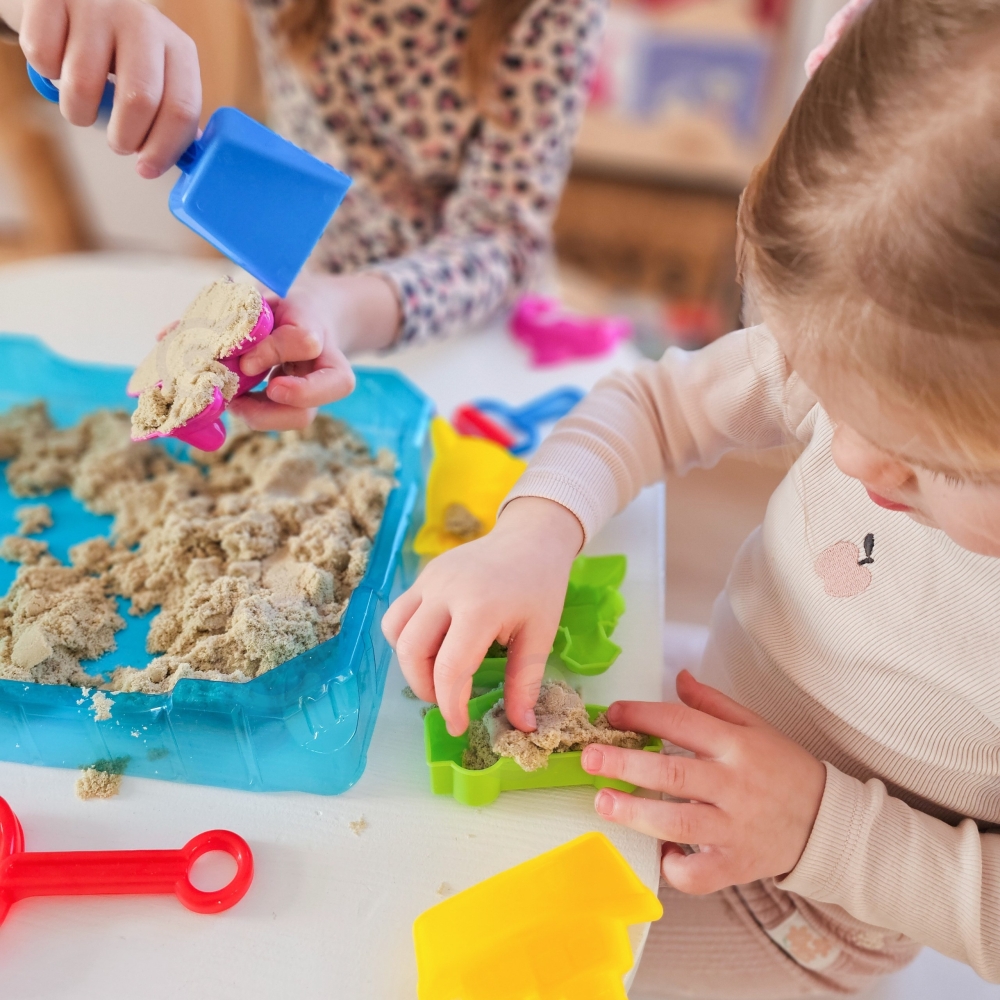 Kinetinio smėlio rinkinys WOOPIE 0,5 kg Stalas su formelėmis