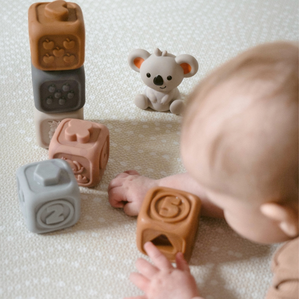 WOOPIE BABY Edukacinis piramidžių rinkinys Sensoriniai blokai 2in1 kramtukai