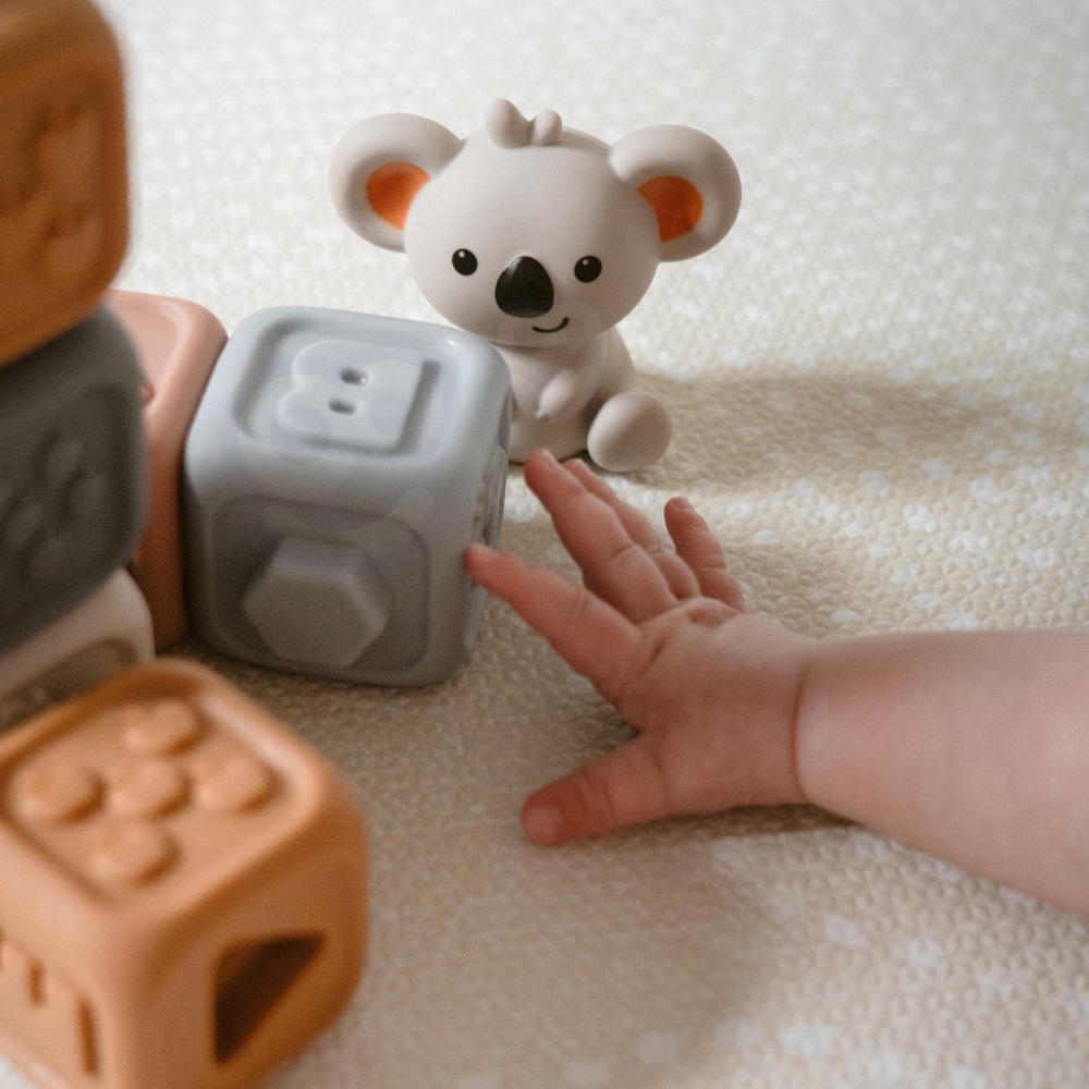 WOOPIE BABY Edukacinis piramidžių rinkinys Sensoriniai blokai 2in1 kramtukai