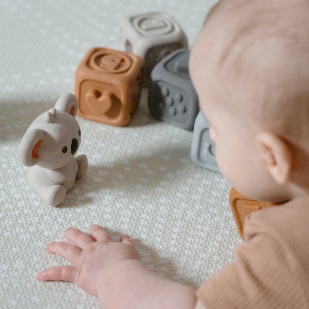 WOOPIE BABY Edukacinis piramidžių rinkinys Sensoriniai blokai 2in1 kramtukai