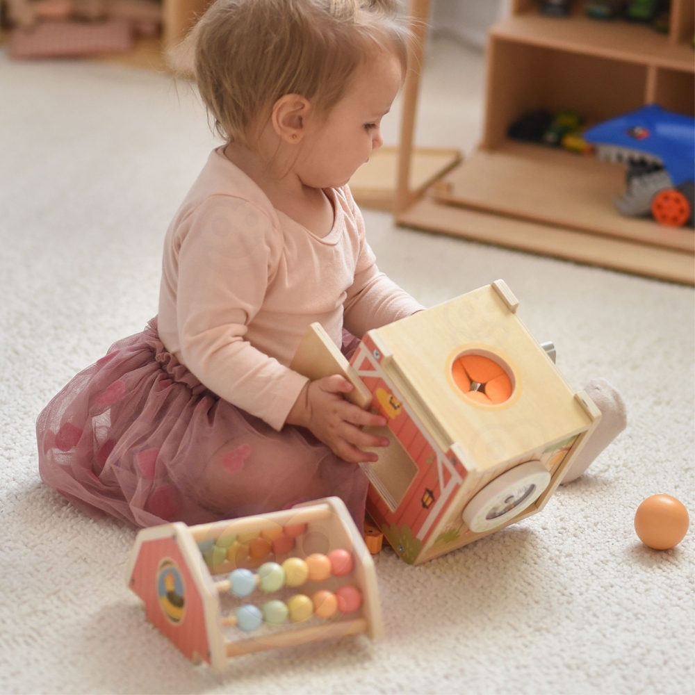 Medinis ūkio namelis su rūšiavimo žaislu ir Montessori skaičiuokle TOOKY TOY-Žaislai, Kūdikiams, Žaislai mažyliams (iki 4 m.