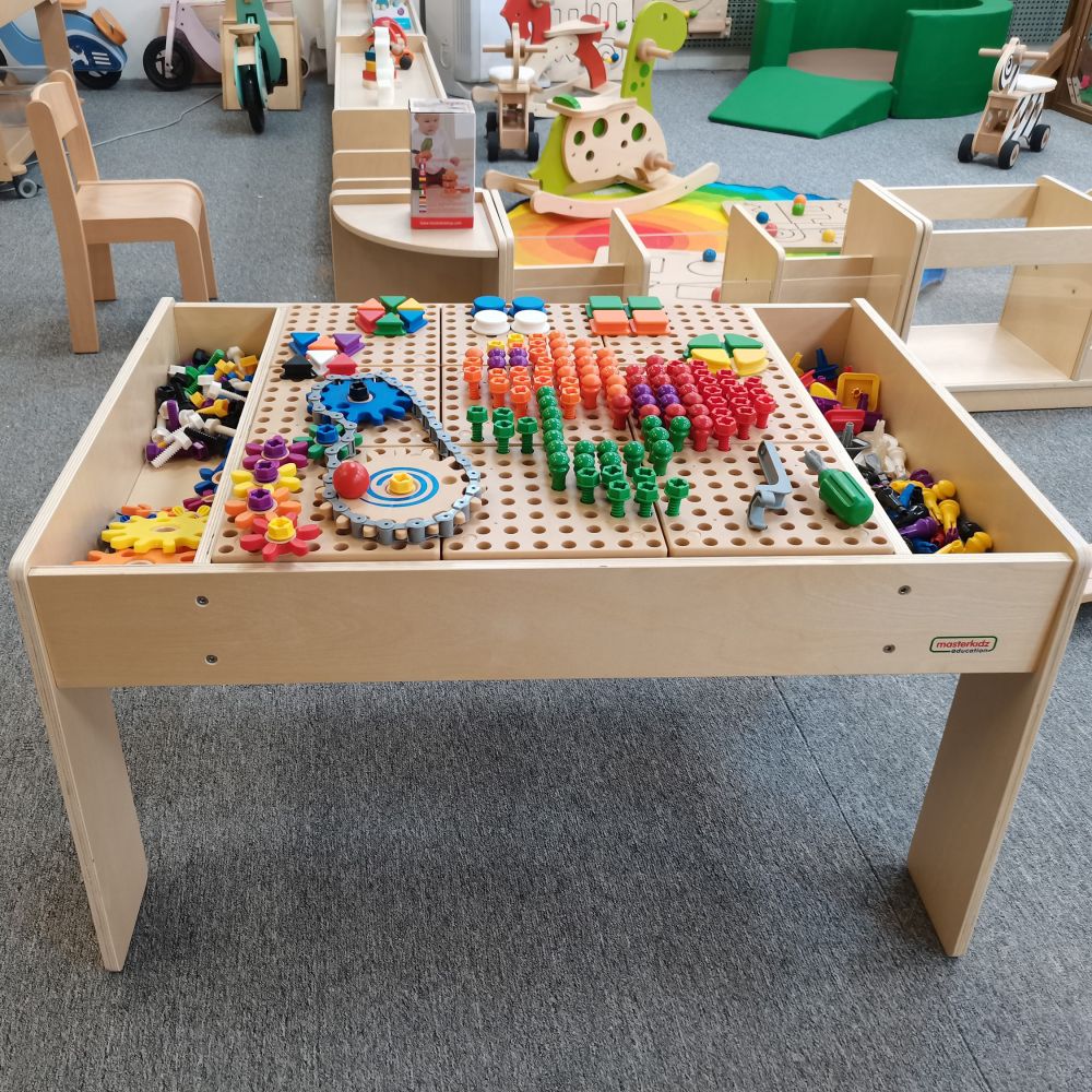 MASTERKIDZ medinis mokomasis stalas + STEM SIENOS PRIEDAI