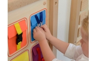 Medinė sieninė edukacinė lenta MASTERKIDZ Spalvotos kišenės Sagtys ir lipdukai-Žaislai, Lavinamieji žaislai, Veiklos centrai-e-v