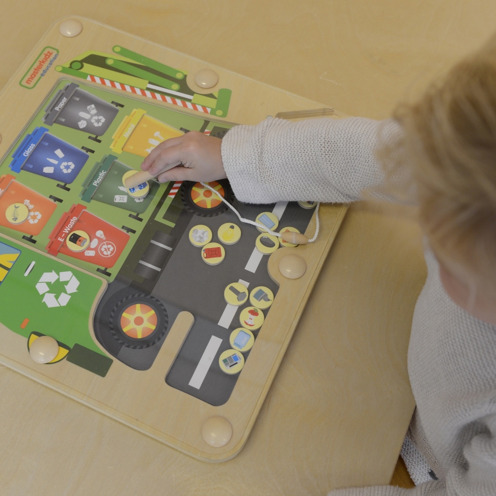 Atliekų rūšiavimo magnetinė lenta MASTERKIDZ Montessori perdirbimo sunkvežimis-Žaislai, Lavinamieji žaislai, Veiklos centrai-e-v