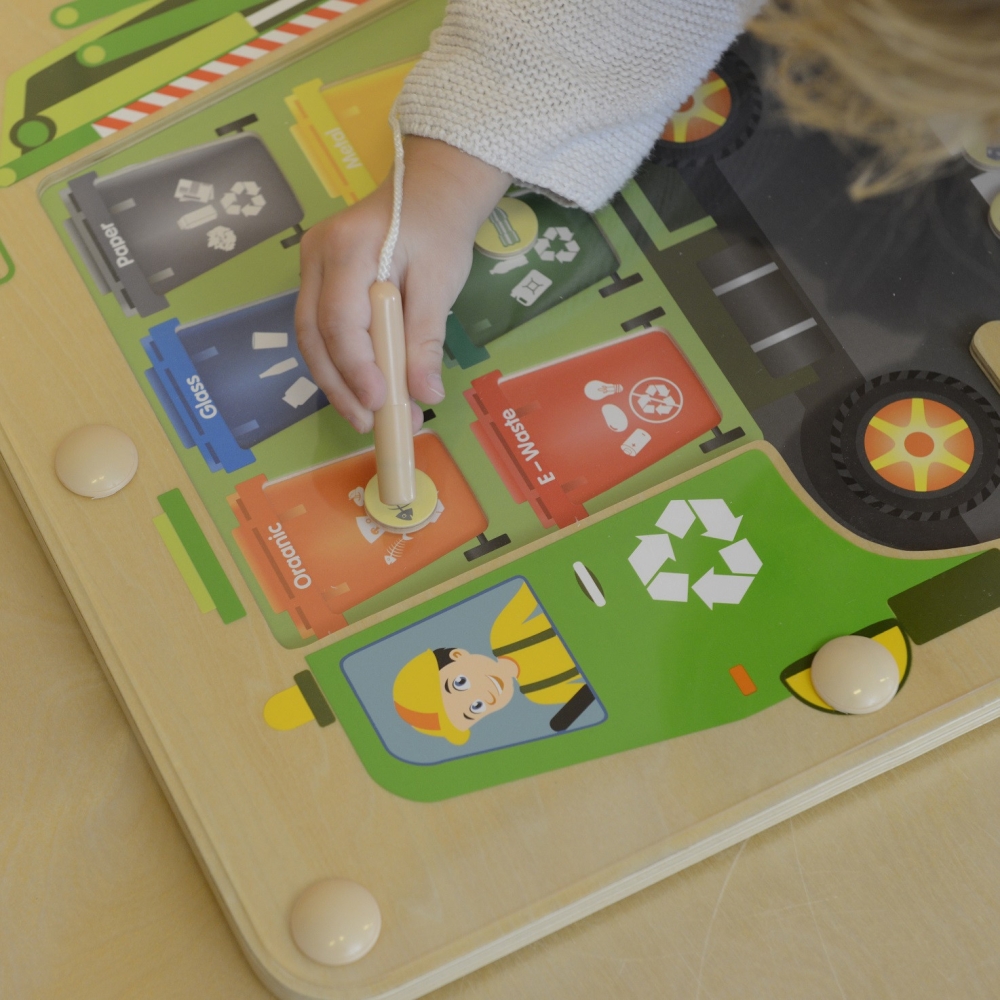 Atliekų rūšiavimo magnetinė lenta MASTERKIDZ Montessori perdirbimo sunkvežimis-Žaislai, Lavinamieji žaislai, Veiklos centrai-e-v