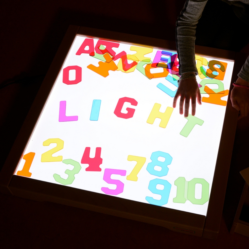 LED šviesos skydelis MASTERKIDZ keičiantis spalvas nuotolinio valdymo pulteliu + Montessori mozaikos kaladėlės 140 el.