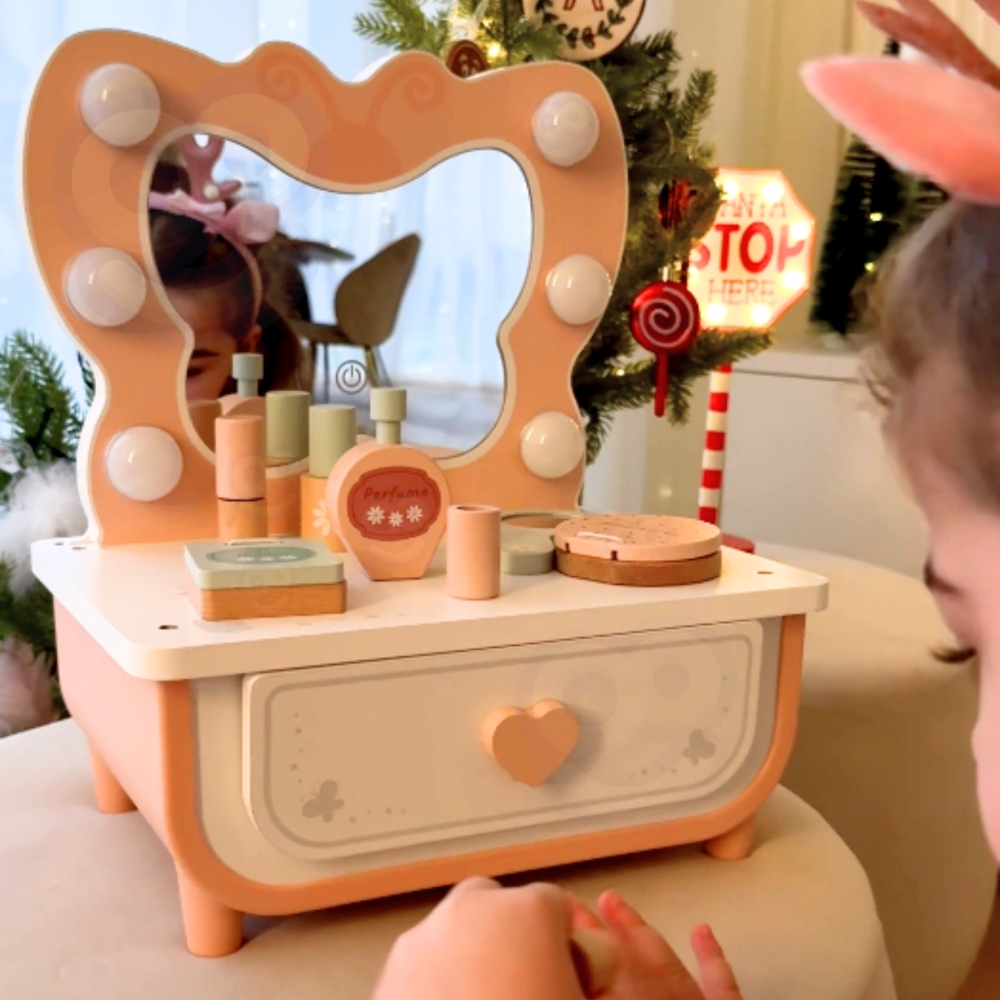 Medinis kosmetinis drugelio staliukas TOOKY TOY su veidrodžiu ir LED apšvietimu + priedai-Žaislai, Profesijos, buities žaislai, 