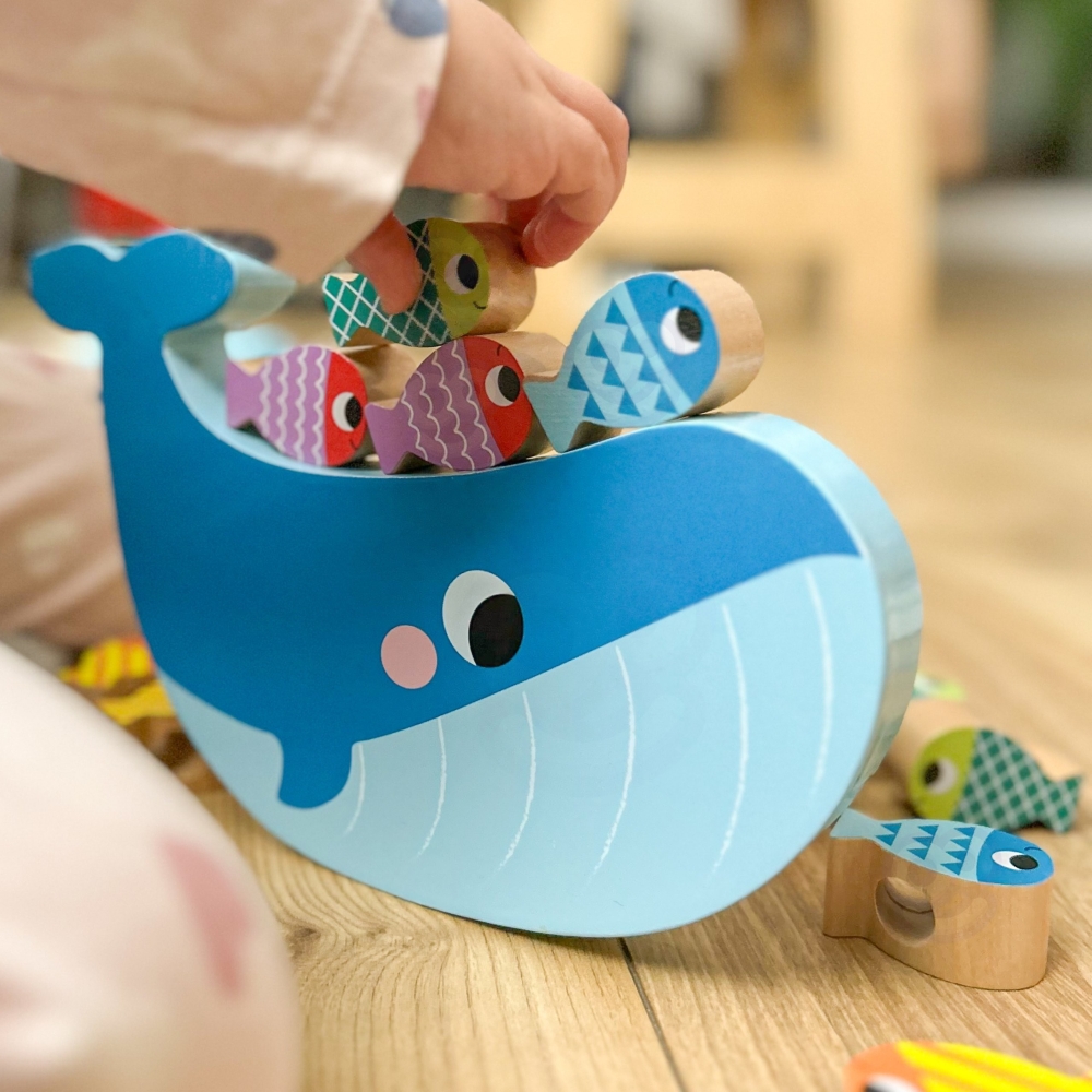 Medinis daugiafunkcinis žaidimas TOOKY TOY banginis ir žuvis 4-in-1