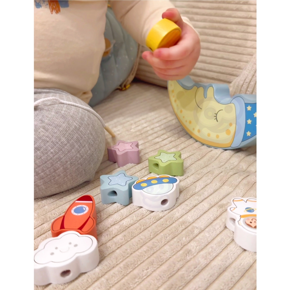 TOOKY TOY Kosminis miegantis mėnulis Balansuojanti dėlionė Montessori kosmosas Medinis sriegiklis