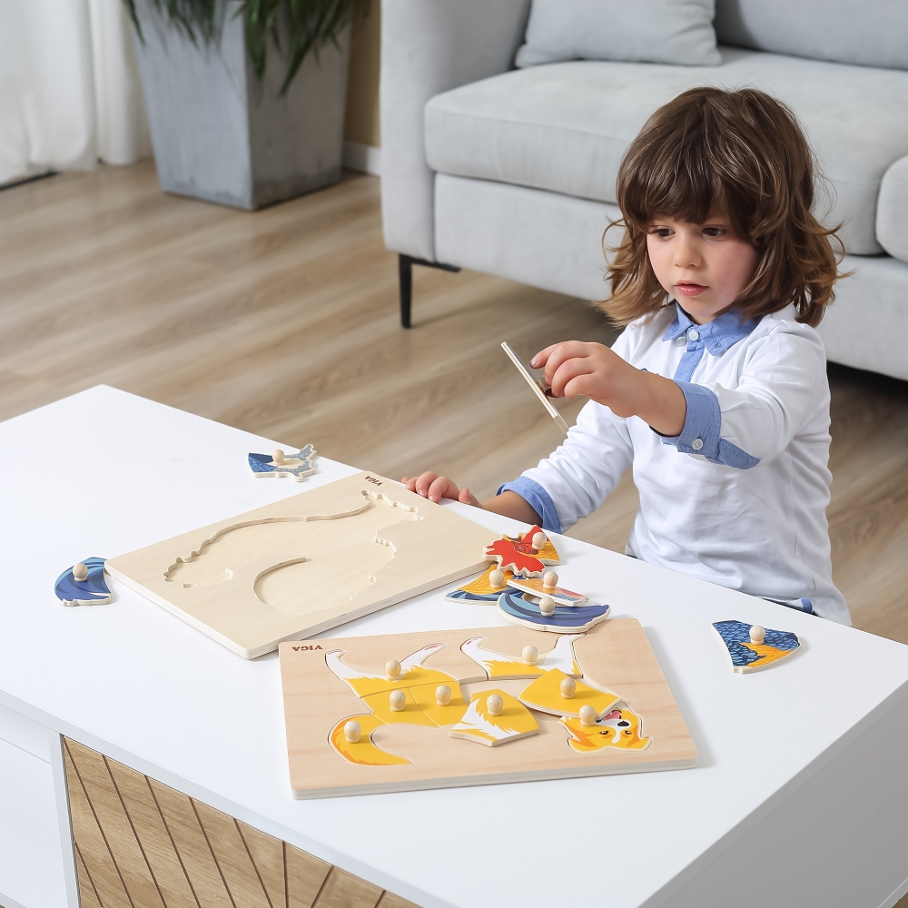 Medinė dėlionė Gaidelis su smeigtukais VIGA Montessori-Žaislai, Dėlionės, Dėlionės patiems mažiausiems-e-vaikas