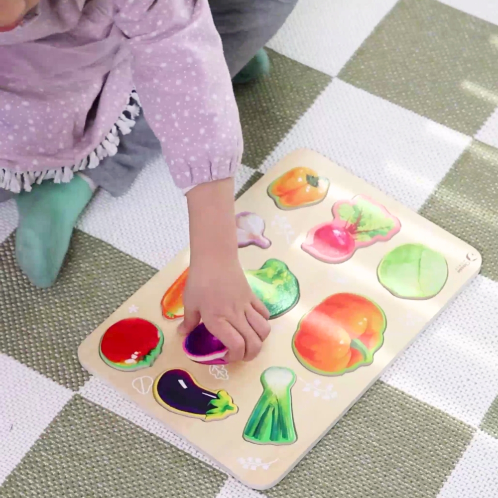 Montessori daržovių medinė dėlionė