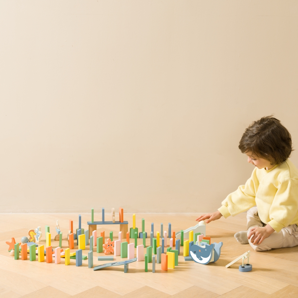 Mediniai domino loginis takelis CLASSIC WORLD Kliūčių dėlionė Montessori 100 el.