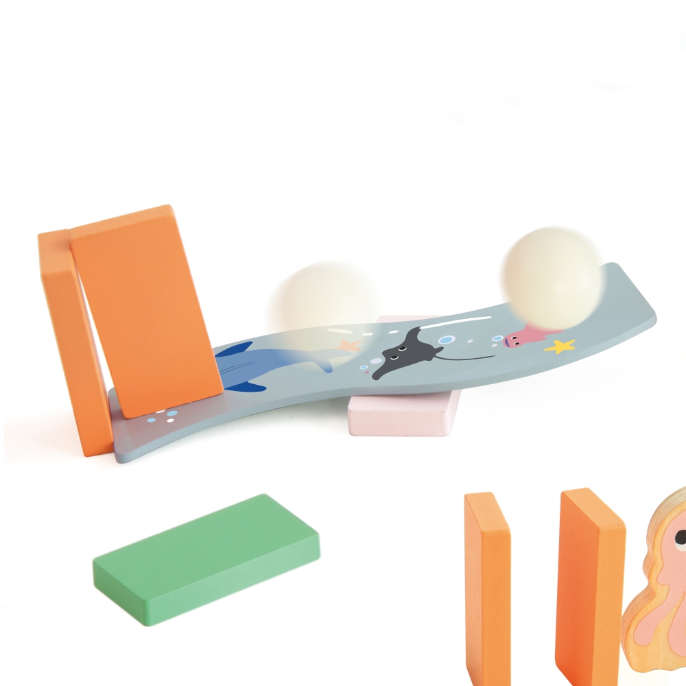 Mediniai domino loginis takelis CLASSIC WORLD Kliūčių dėlionė Montessori 100 el.