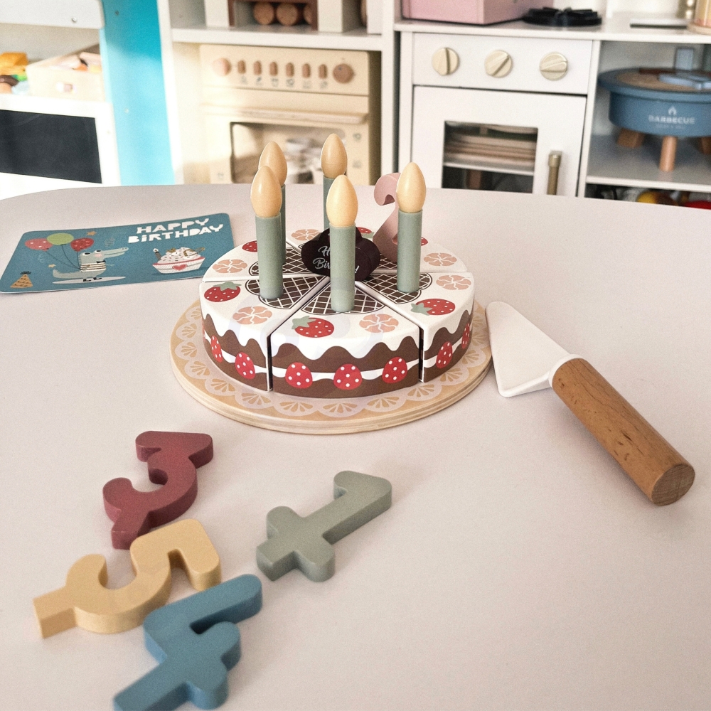 Medinis gimtadienio tortas su žvakutėmis TOOKY TOY-Žaislai, Profesijos, buities žaislai, Mažiesiems kulinarams-e-vaikas