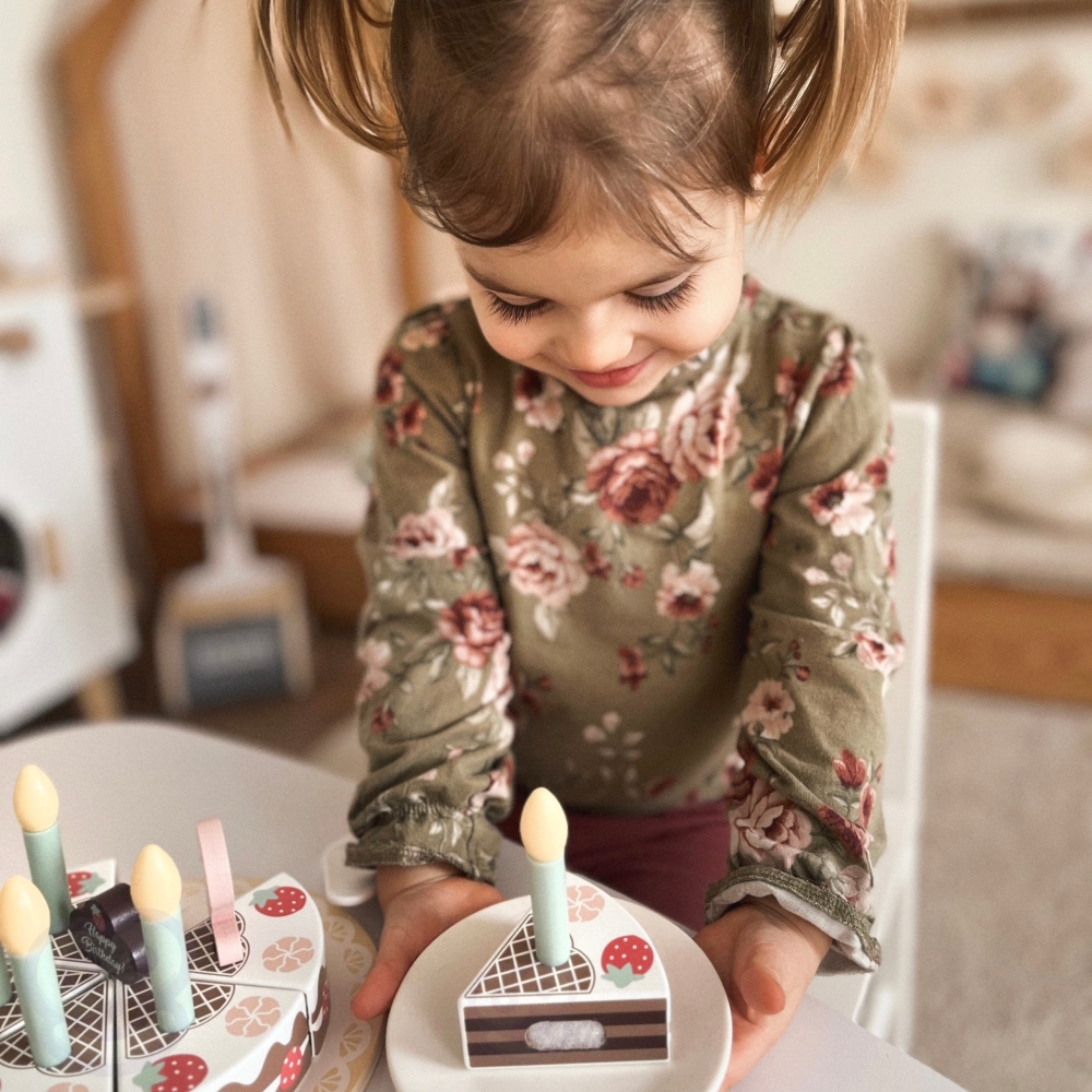 Medinis gimtadienio tortas su žvakutėmis TOOKY TOY-Žaislai, Profesijos, buities žaislai, Mažiesiems kulinarams-e-vaikas