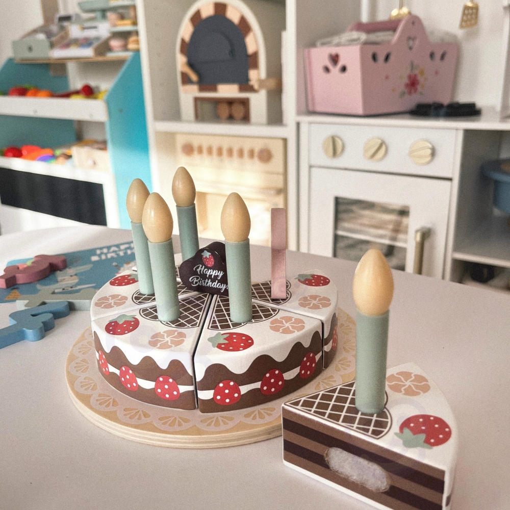 Medinis gimtadienio tortas su žvakutėmis TOOKY TOY-Žaislai, Profesijos, buities žaislai, Mažiesiems kulinarams-e-vaikas