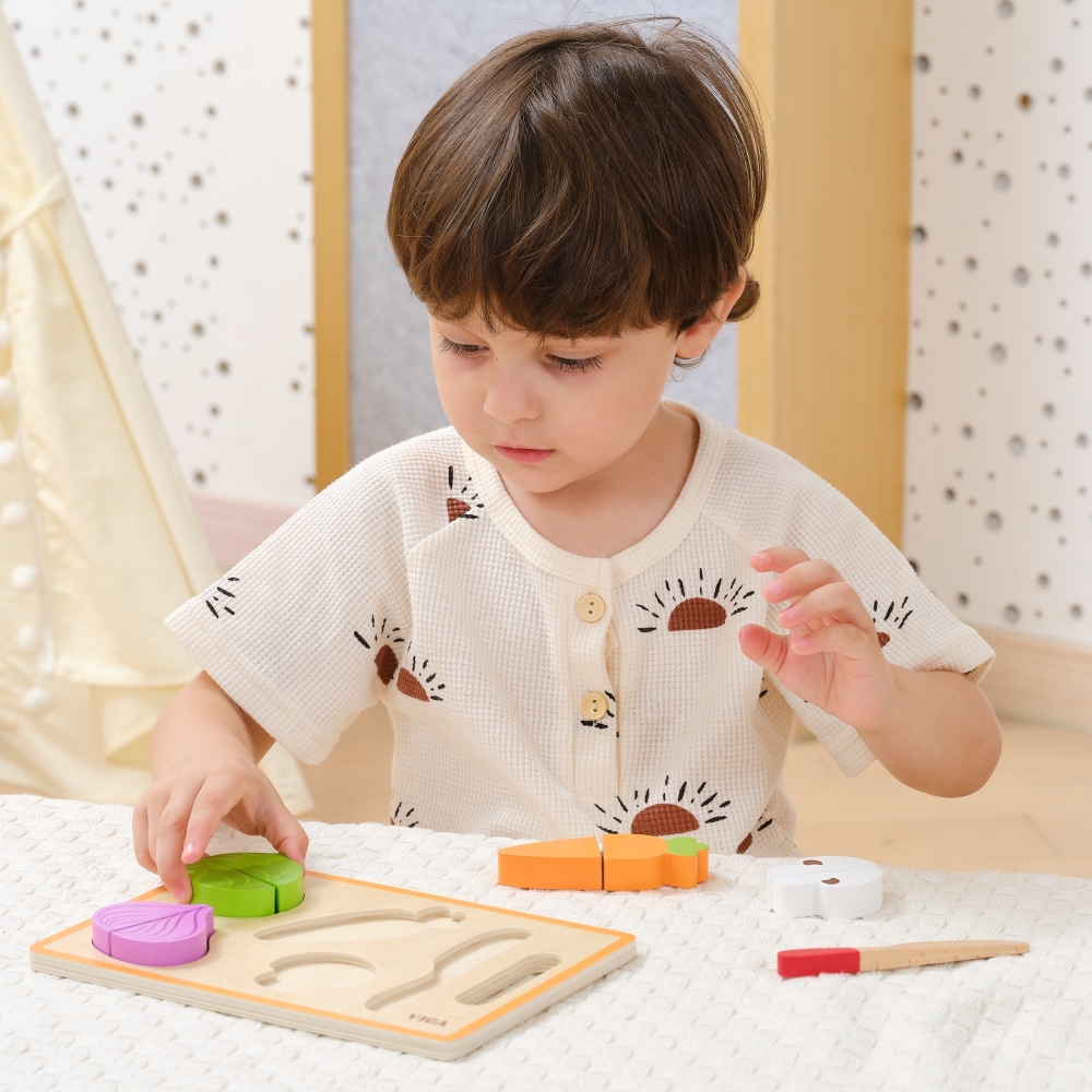 Medinė dėlionė VIGA Montessori Daržovių pjaustymas-Žaislai, Profesijos, buities žaislai, Dėlionės, Dėlionės patiems mažiausiems,