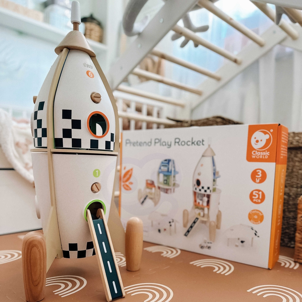 Medinė raketa namelis vaikams CLASSIC WORLD + figūrėlės