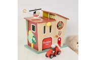 CLASSIC WORLD Remiza Strażacka Drewniana Garaż Auto Helikopter Figurki 13el.