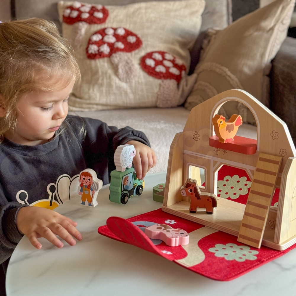 WOOPIE GREEN Wooden Folding Farm in a Suitcase with Animals 11 pcs. 