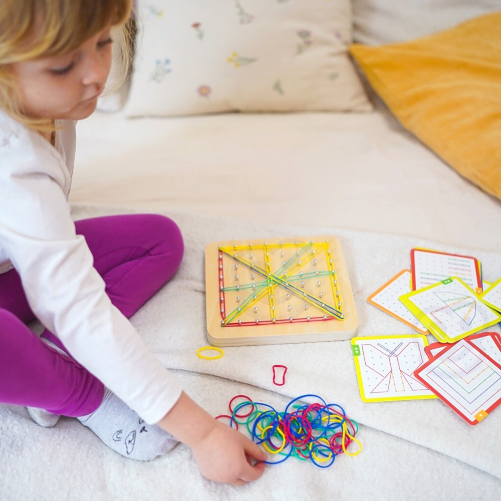 WOOPIE GREEN Geoplan with Rubber Bands Wooden Puzzle 69 Pieces FSC Certified 