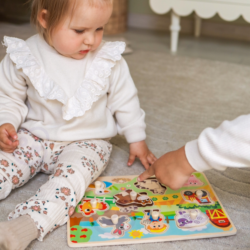 WOOPIE GREEN Wooden Montessori Puzzle Farm with Matching Pins 