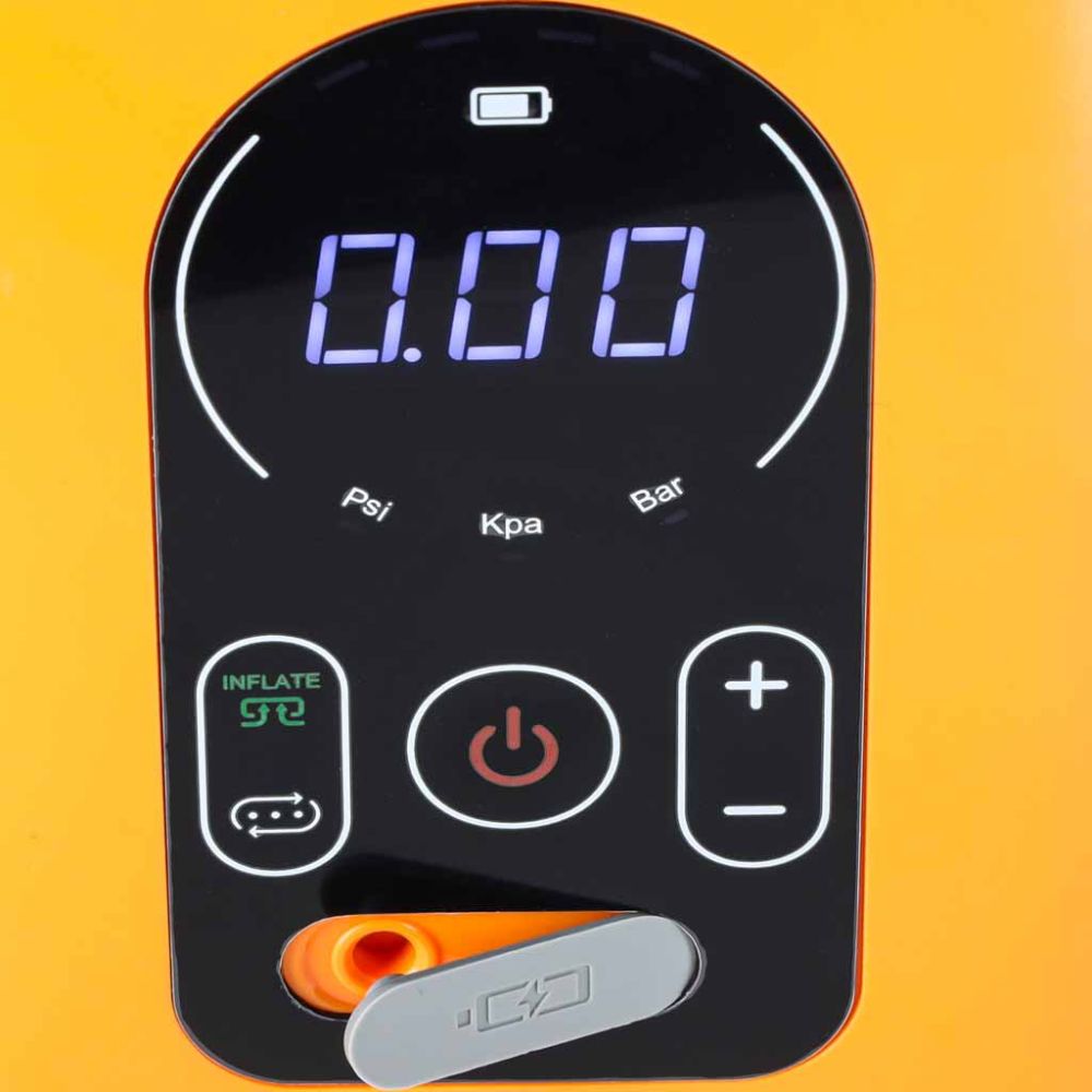 Elektrinė pompa 1,5 bar (22 PSI) su 6 keičiamais antgaliais