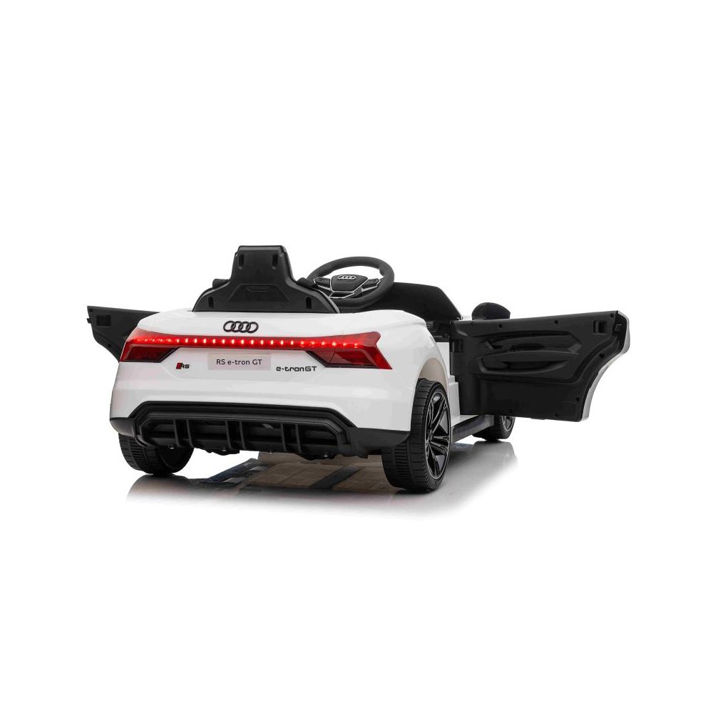 „Audi RS E-TRON GT“ elektromobilis, minkštos ratų padangos, minkšta sėdynė, puiki kokybė / QLS6888