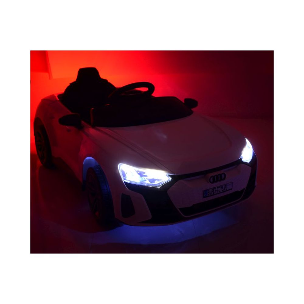 „Audi RS E-TRON GT“ elektromobilis, minkštos ratų padangos, minkšta sėdynė, puiki kokybė / QLS6888