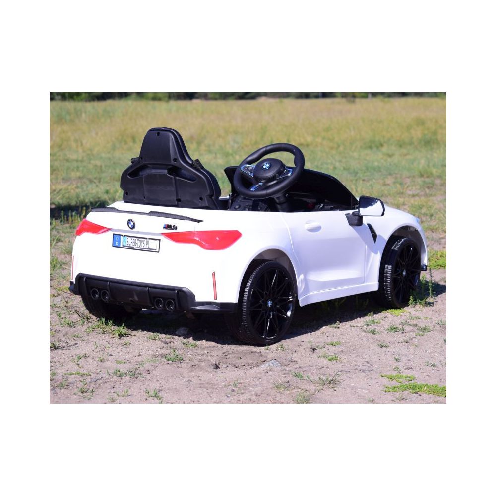 ORIGINALUS „BMW M4“, MINKŠTI RATAI, MINKŠTA SĖDYNĖ, VISOS PAPILDOMOS FUNKCIJOS / SX2418