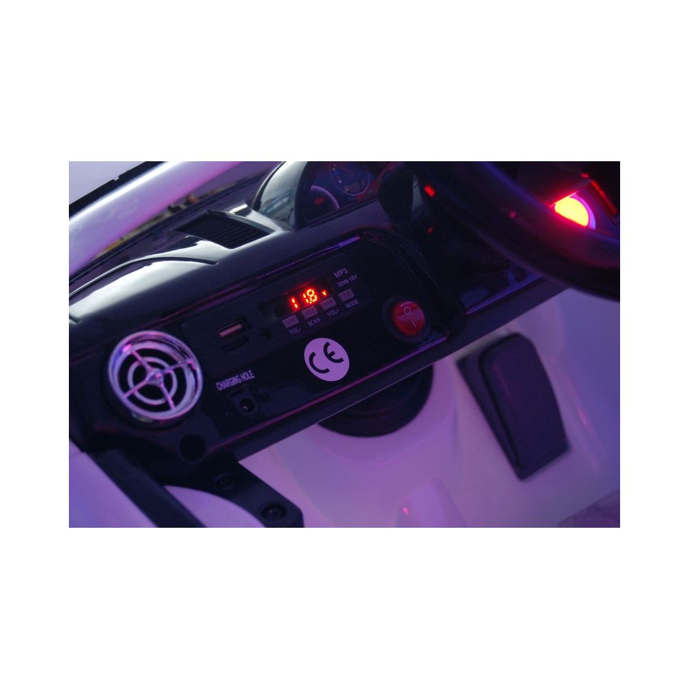 AUTO ROADSTER EXCLUSIVE SU ŠVIESANČIAIS RATAI/SX158