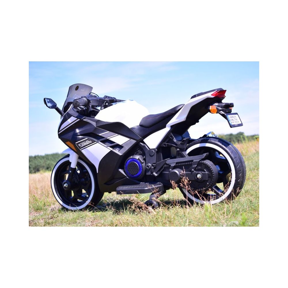 MEGA MOTOR ŚCIGACZ STRONG 2 EXCLUSIVE, ŚWIECĄCE KOŁA, GAZ W MANETCE, HAMULEC/DLS07